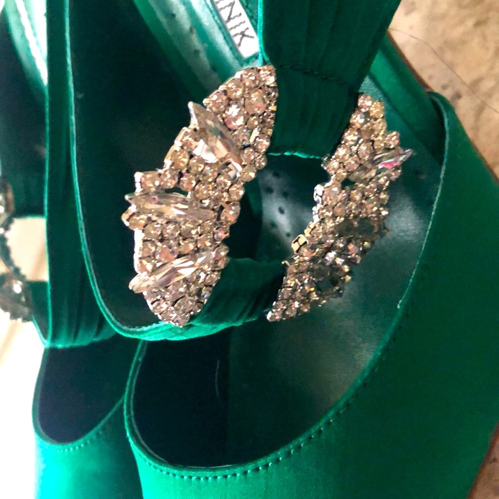 Manolo Blahnik 37 NWT
